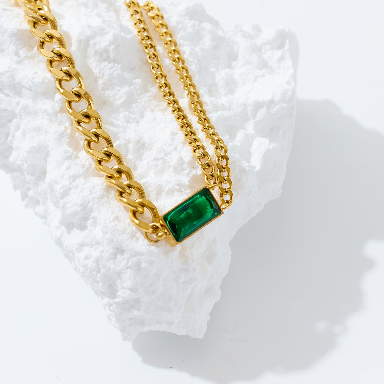 Chunky Gold Chain Emerald Pendant Necklace