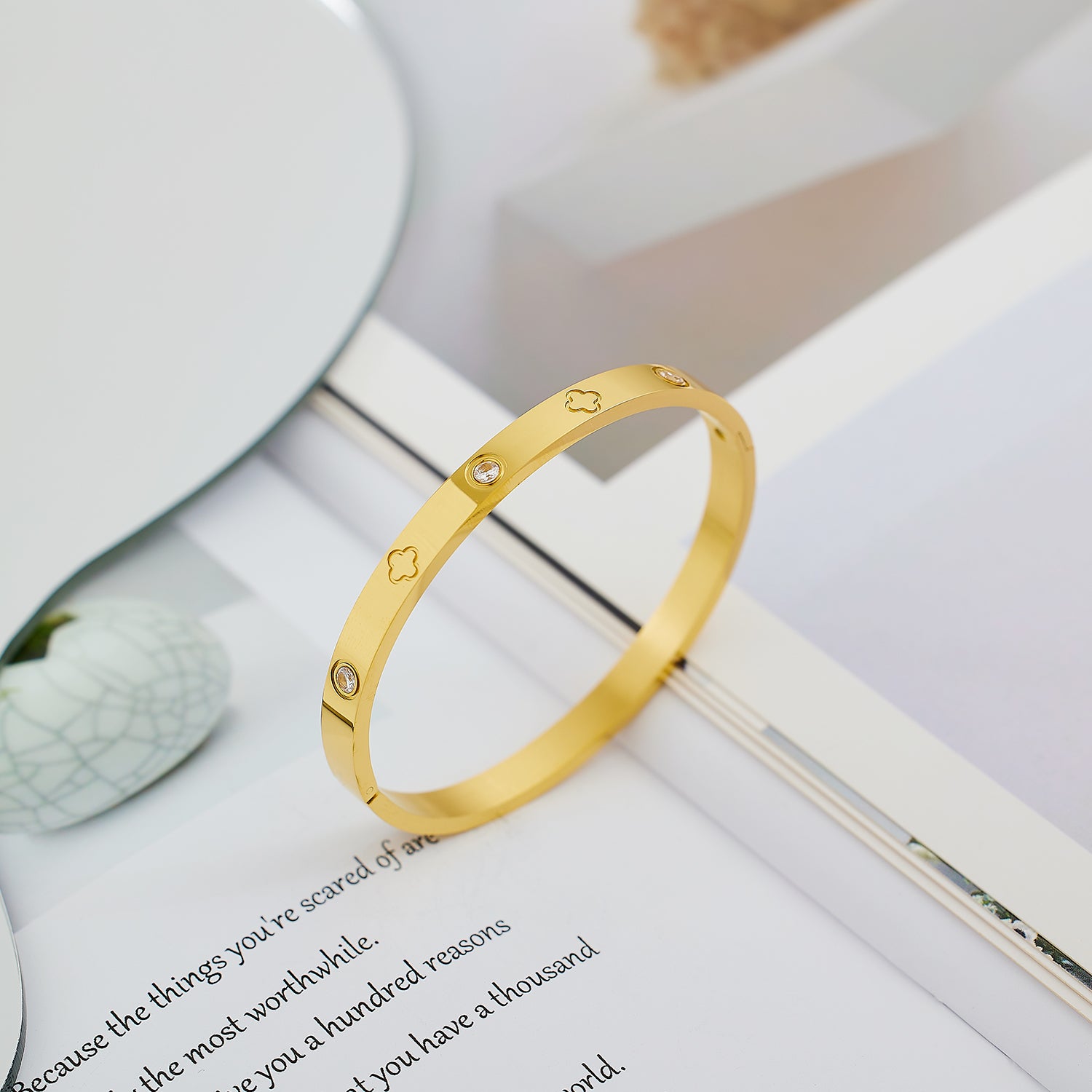 Crystal Clover Bangle (Gold)