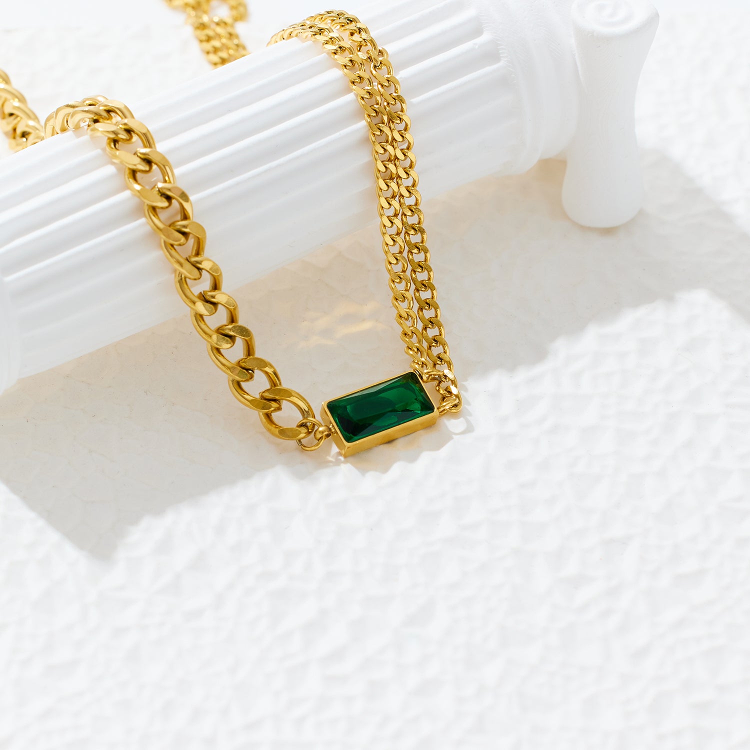 Chunky Gold Chain Emerald Pendant Necklace