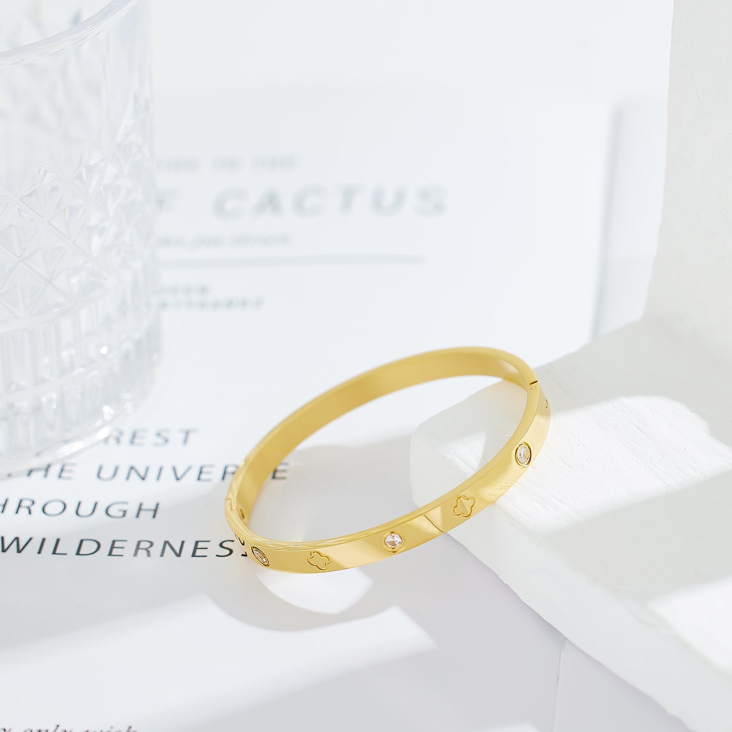 Crystal Clover Bangle (Gold)