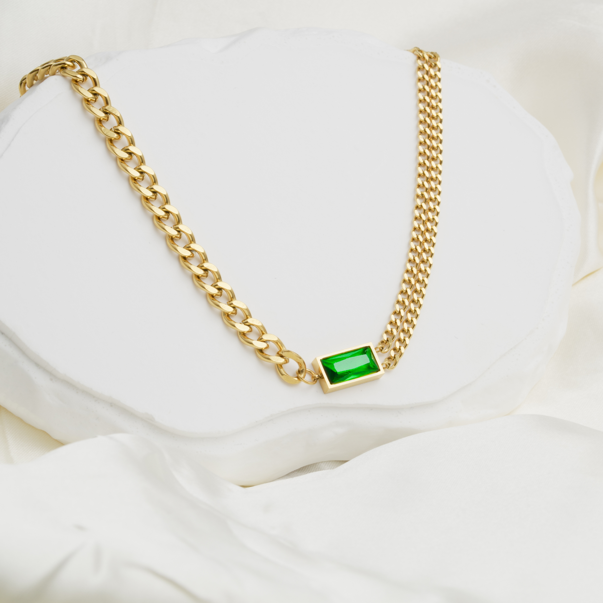 Chunky Gold Chain Emerald Pendant Necklace